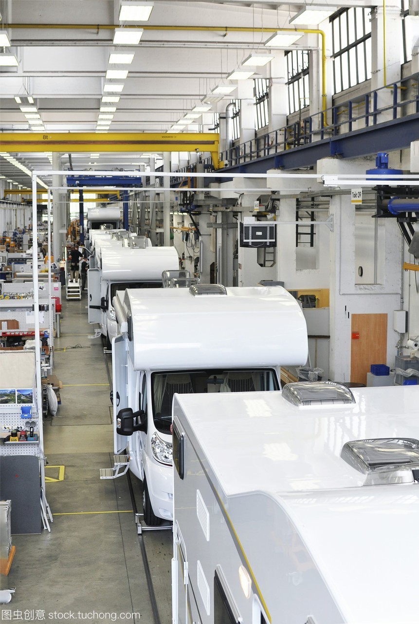 一家工廠的汽車裝配線生產